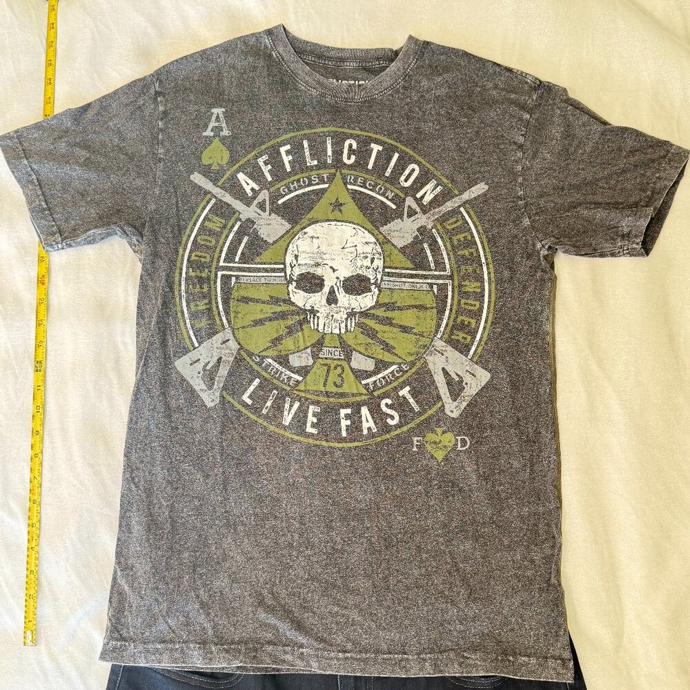 Affliction Mens Large T-shirt Skull with military green cross rifles